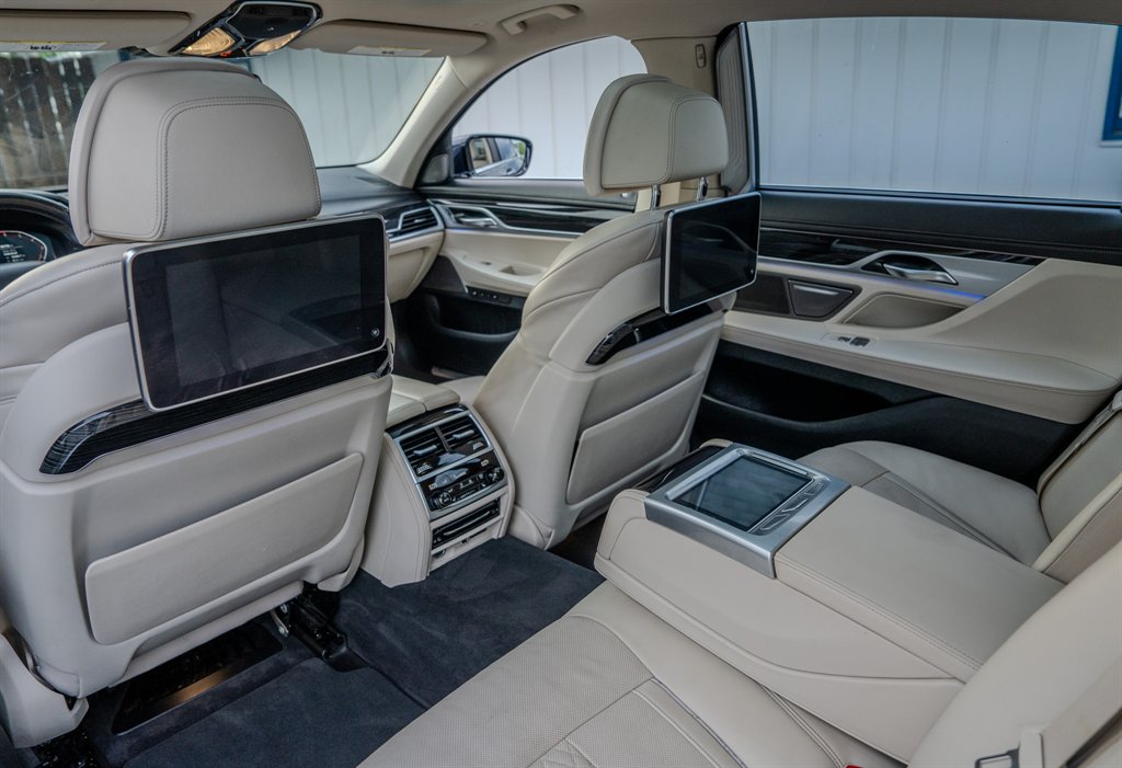 2020 BMW 7 Series 750i - Photo 31