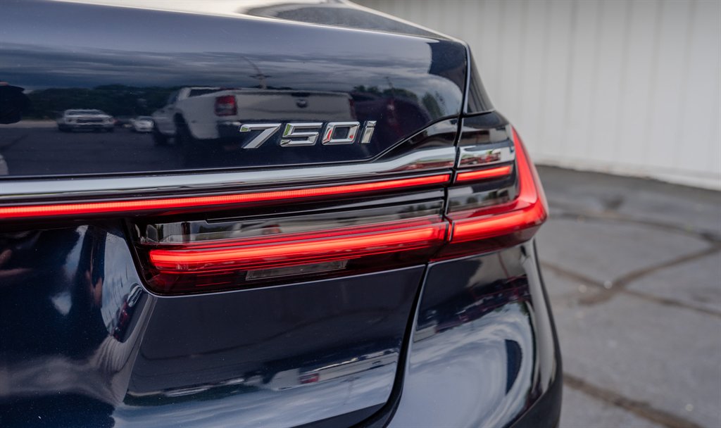 2020 BMW 7 Series 750i - Photo 11