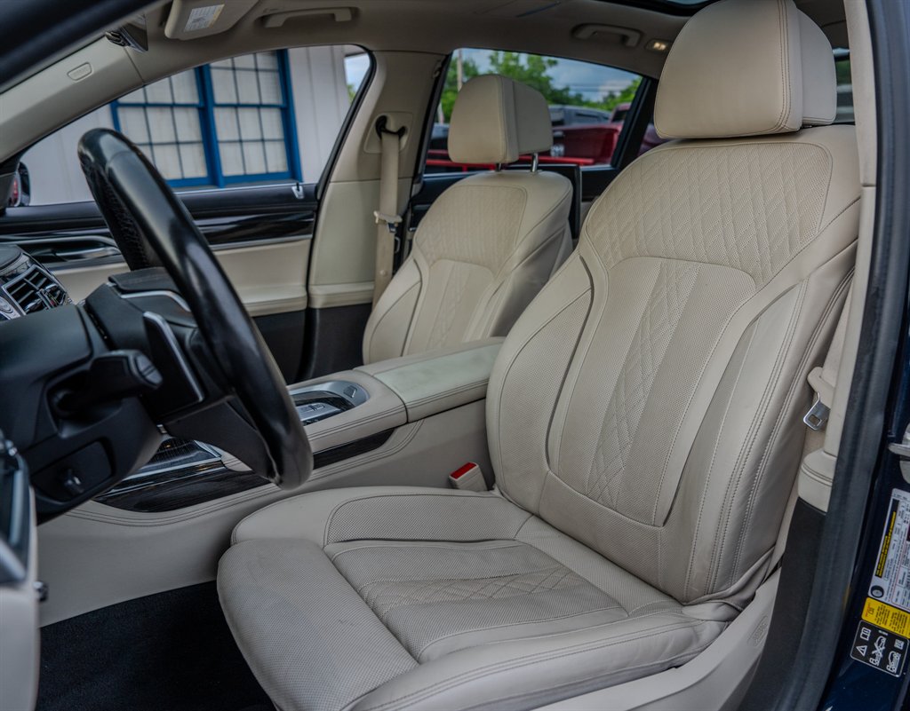 2020 BMW 7 Series 750i - Photo 27