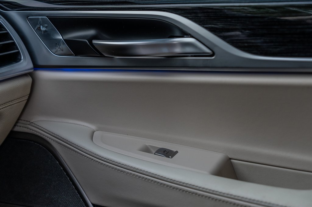 2020 BMW 7 Series 750i - Photo 25