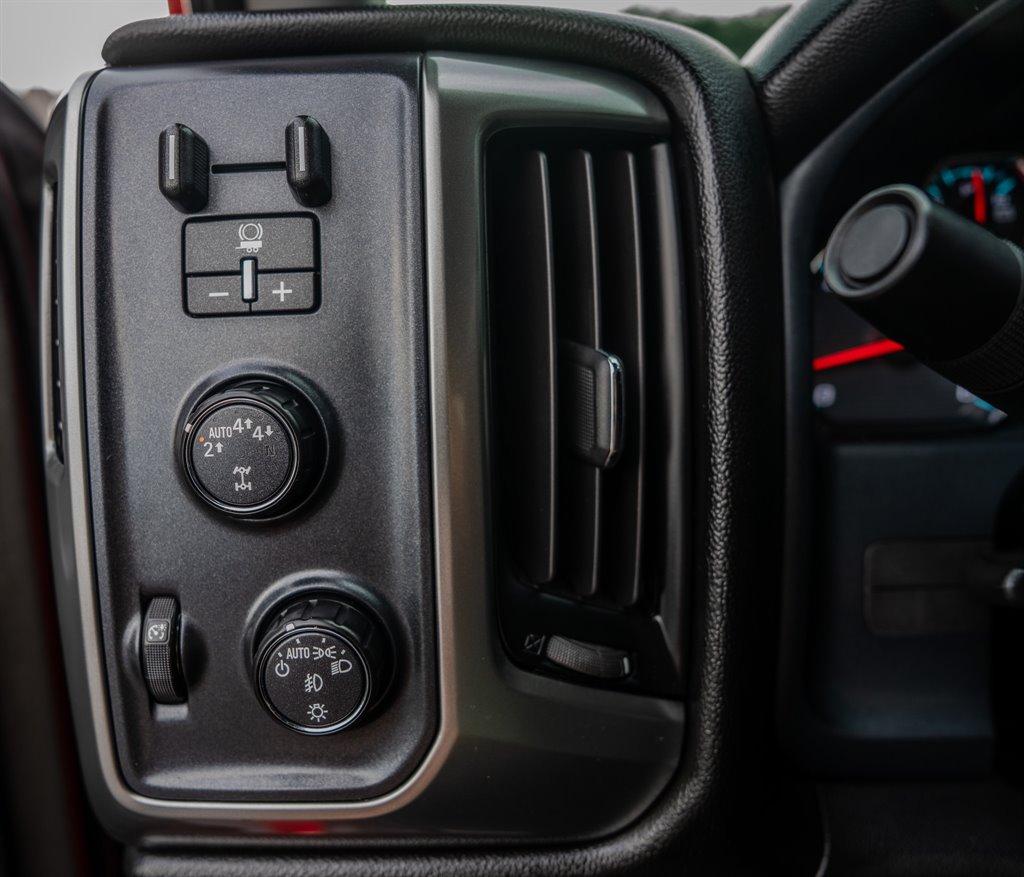 2018 Chevrolet Silverado 1500 LT Z71 - Photo 18